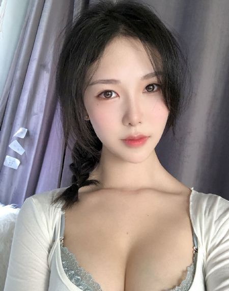 亚洲精品一卡二卡三卡_高清电影完整版